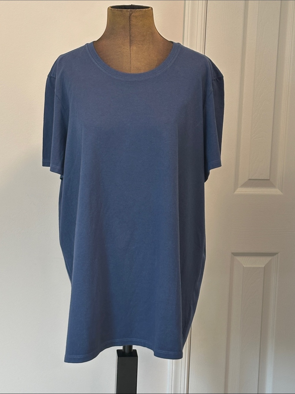 Life is Good Classic Crewneck Women's T-Shirt in Slate Blue size XXL